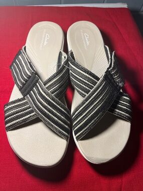Clarks Women's Black & Cream Striped Crisscross Slide Sandals